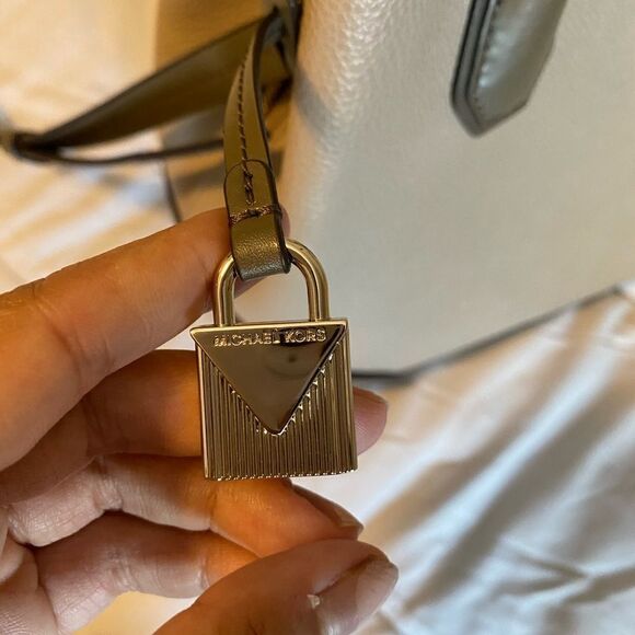 MICHAEL KORS
Mercer Gallery Medium Color Block Pebbled Leather Satchel - Picture 5 of 15